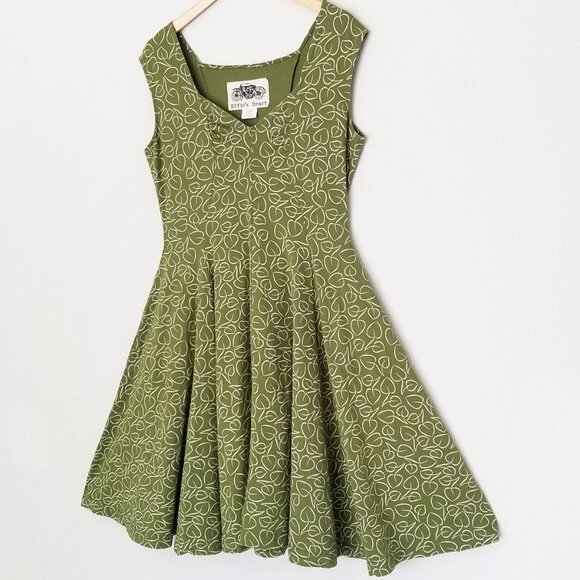 Effie's Heart Green Midi Dress with White Leaf Pattern - Picture 10 of 15